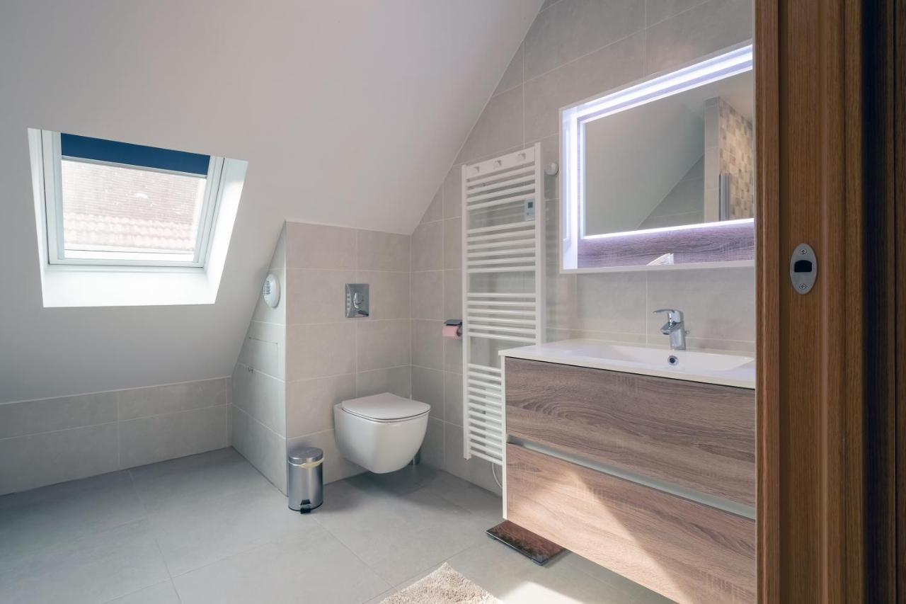 La Villa Lombardi En Champagne, Avec Piscine Privee Et Jacuzzi Les Riceys Exterior photo