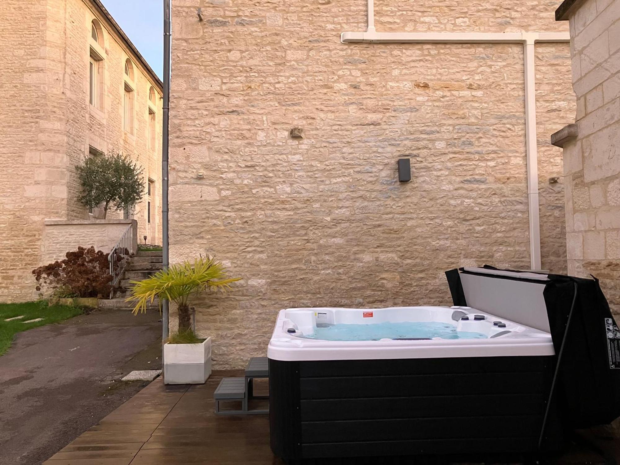 La Villa Lombardi En Champagne, Avec Piscine Privee Et Jacuzzi Les Riceys Exterior photo