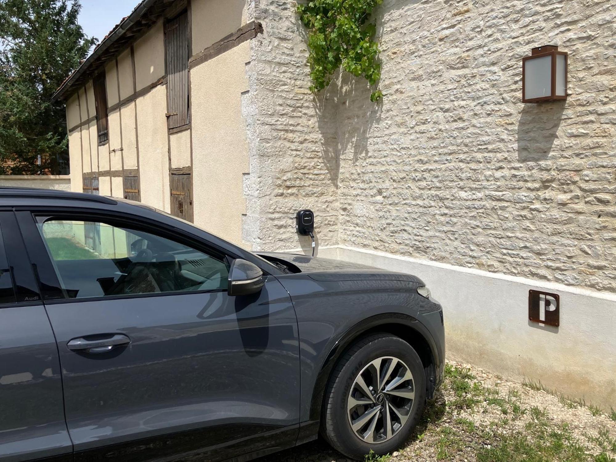 La Villa Lombardi En Champagne, Avec Piscine Privee Et Jacuzzi Les Riceys Exterior photo